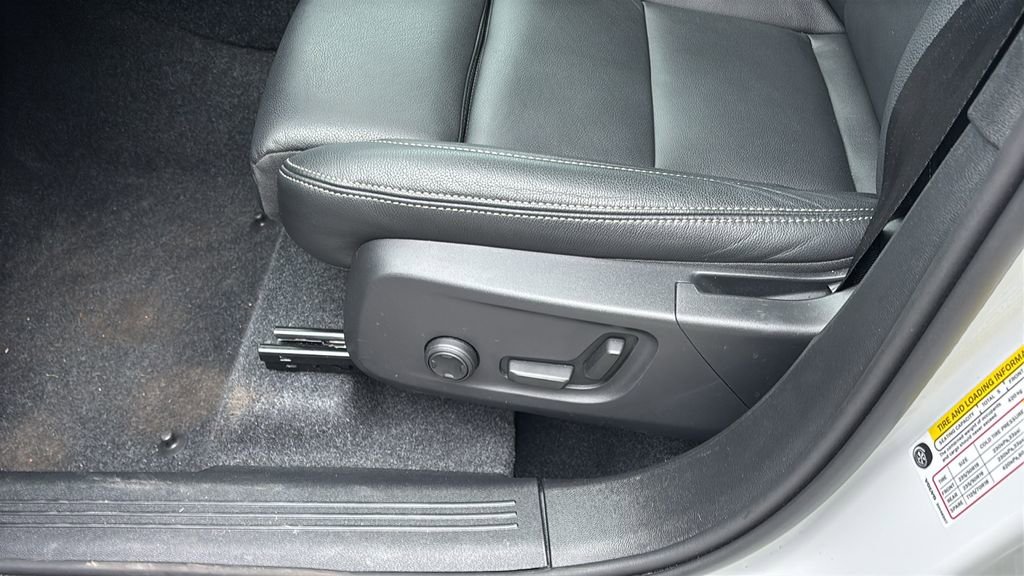 Certified 2026 Volvo XC40 B5 Plus AWD/4WD image 26