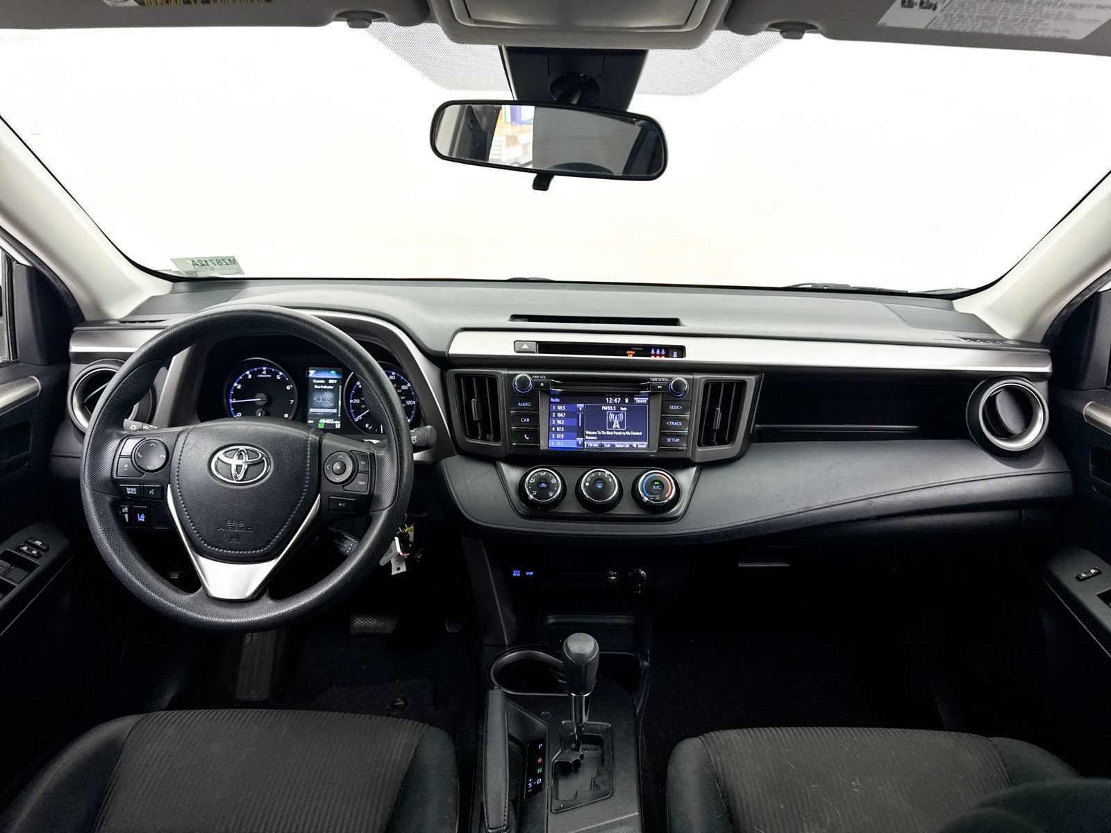 Used 2018 Toyota RAV4 LE w/ Carpet Mat Package FWD image 16