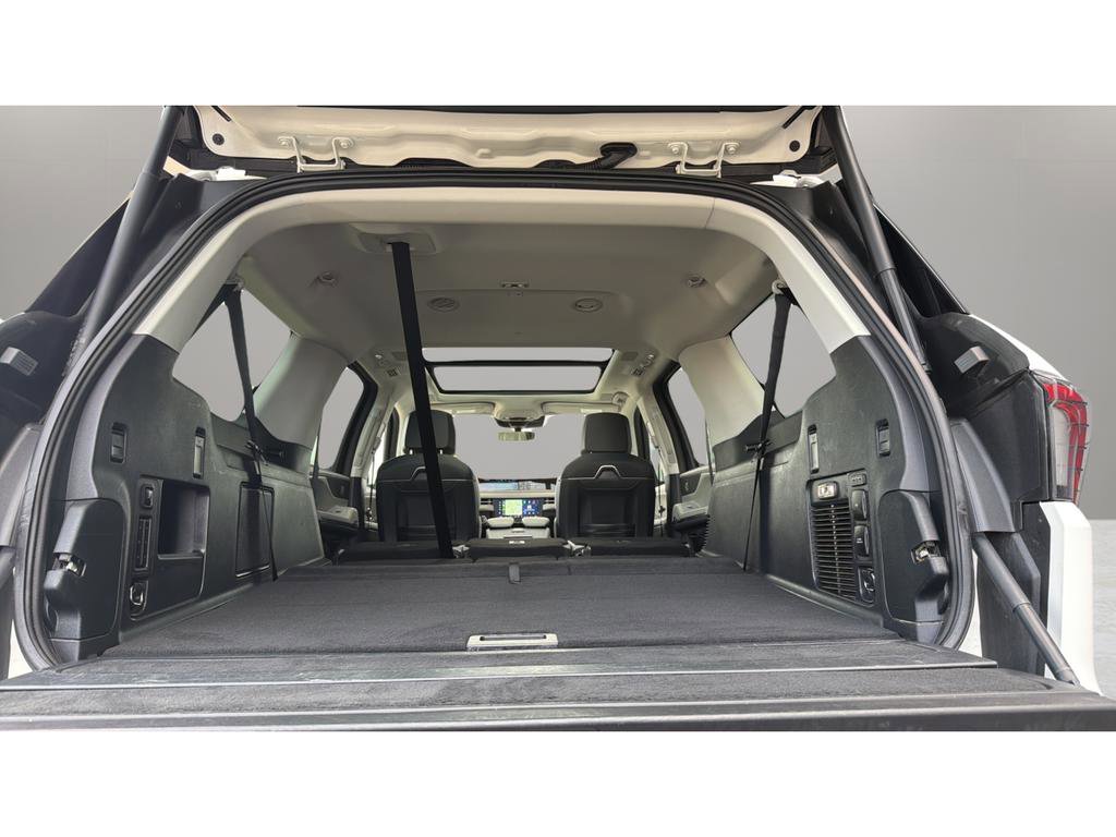 Used 2025 Lincoln Navigator Black Label AWD/4WD image 17