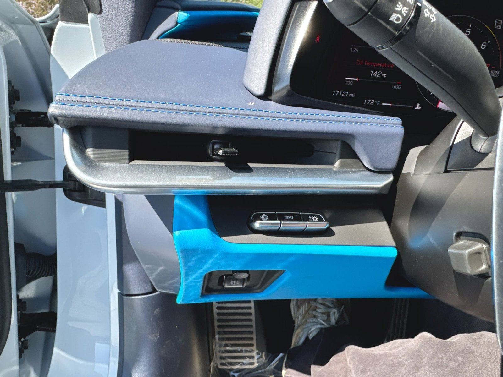 Used 2022 Chevrolet Corvette Stingray Premium Cpe w/ Battery Protection Package image 19