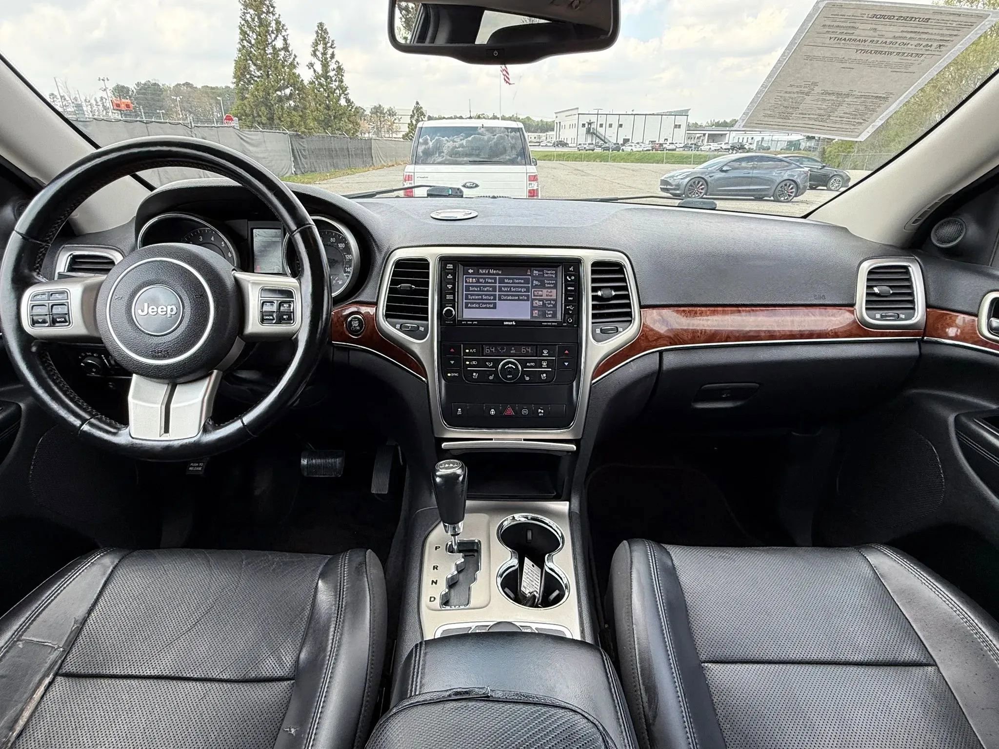 Used 2011 Jeep Grand Cherokee Limited w/ Luxury Group II image 3