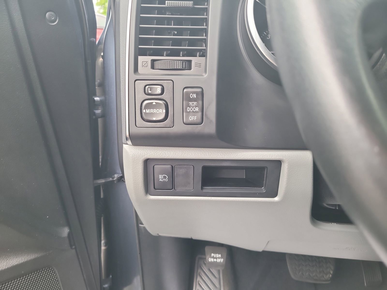 Used 2020 Toyota Sequoia SR5 w/ Carpet Mat Package (TMS) AWD/4WD image 17