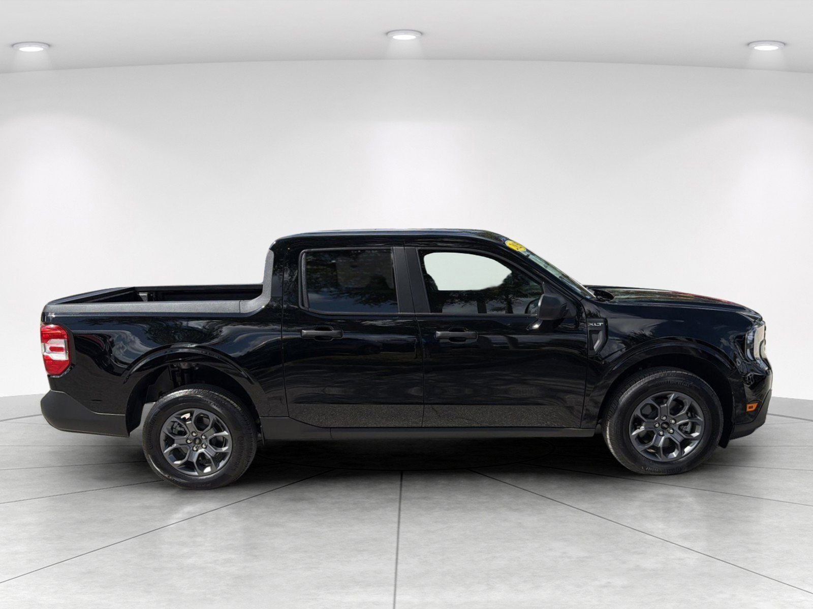 Used 2025 Ford Maverick XLT FWD image 3