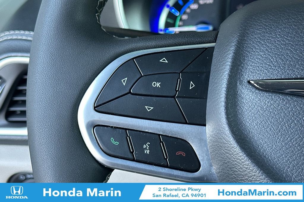 Used 2024 Chrysler Pacifica Select image 30