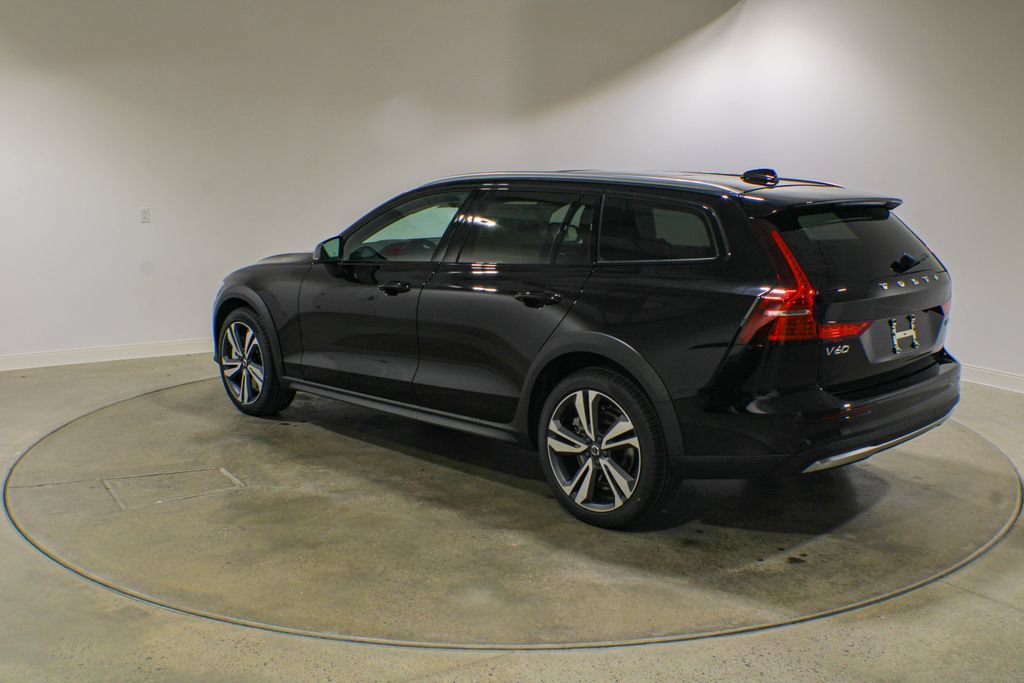 New 2026 Volvo V60 B5 Cross Country Plus w/ Climate Package AWD/4WD image 3
