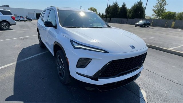 New 2026 Buick Enclave Sport Touring w/ Power Package image 4