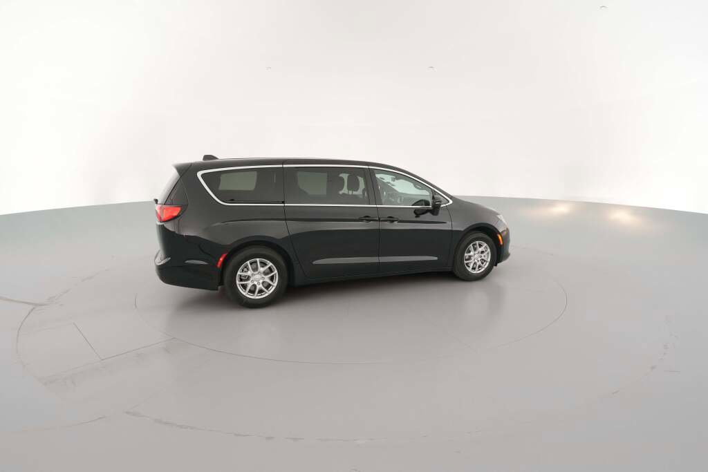 New 2026 Chrysler Voyager LX image 13