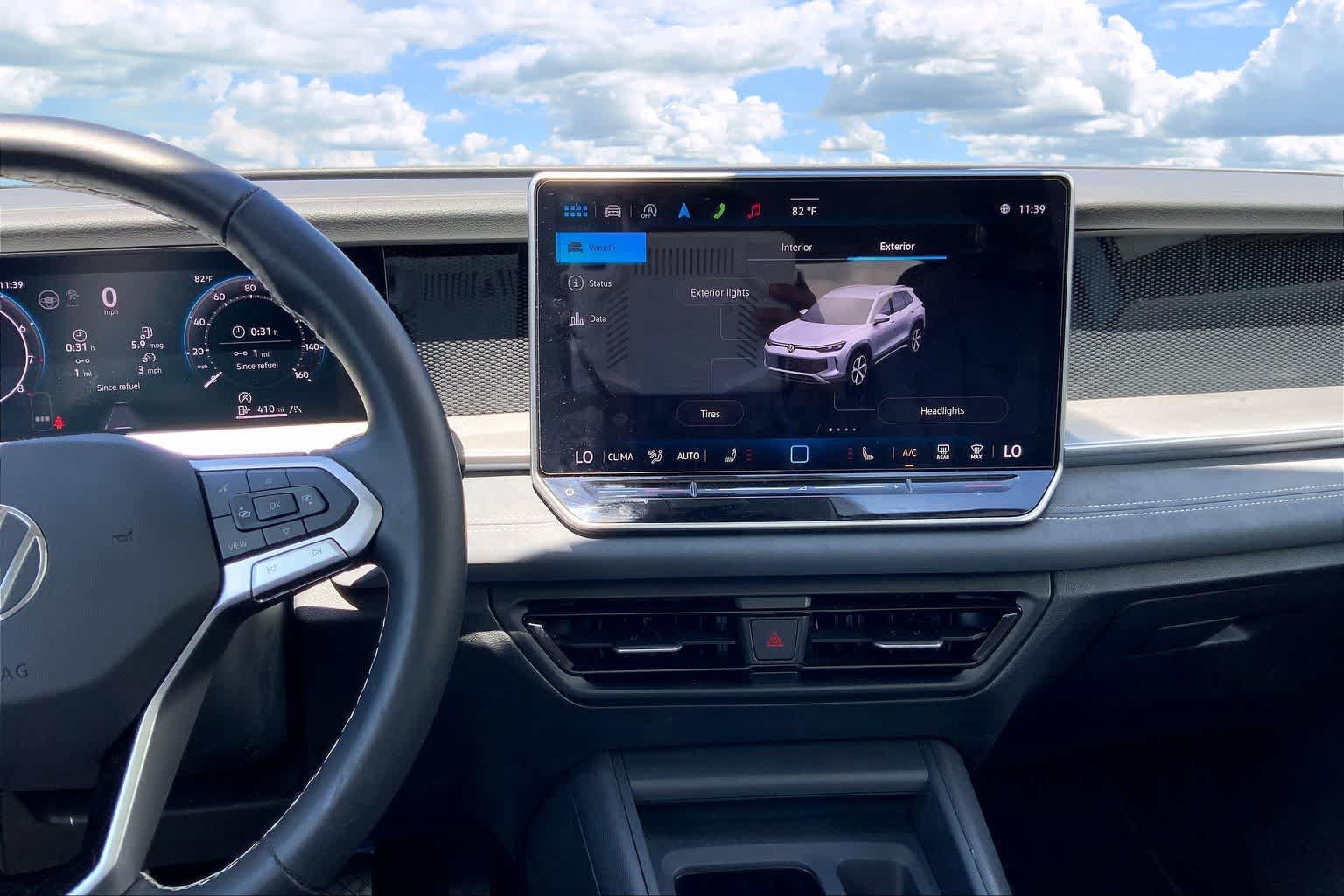 Certified 2025 Volkswagen Tiguan SE AWD/4WD image 15