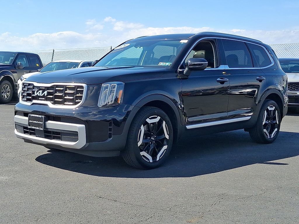 Certified 2024 Kia Telluride S w/ S Sunroof Package image 3
