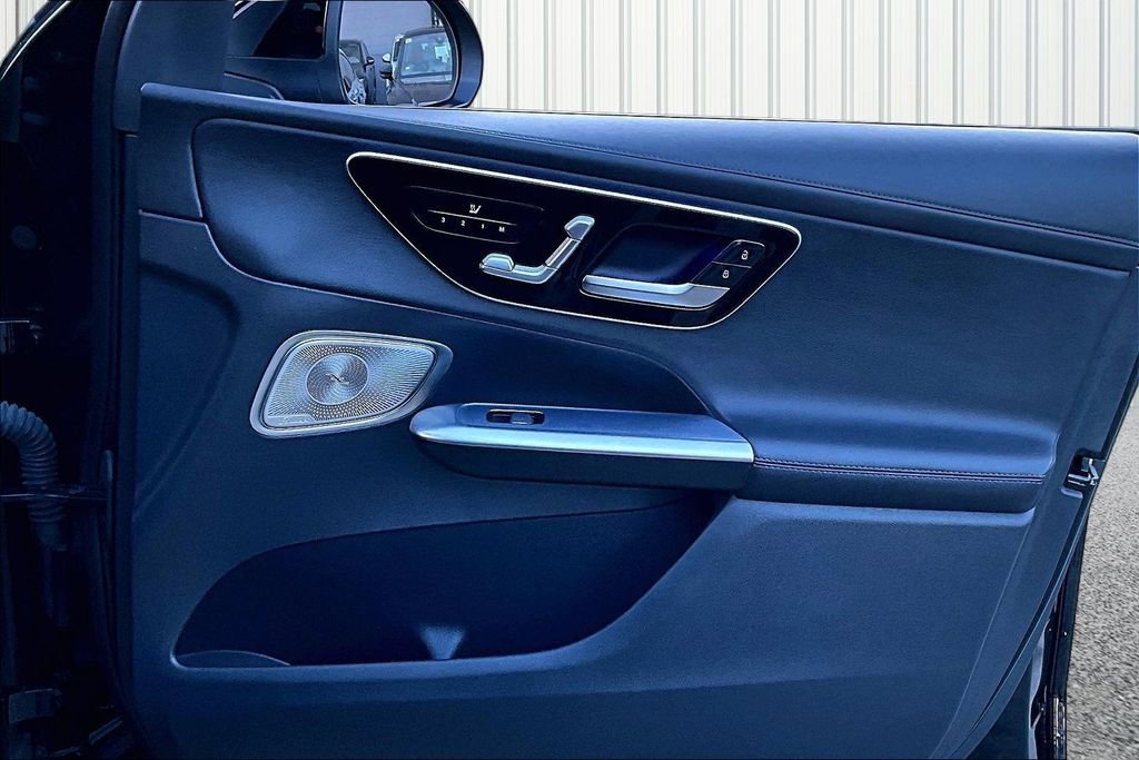 Used 2024 Mercedes-Benz GLC 300 4MATIC image 28