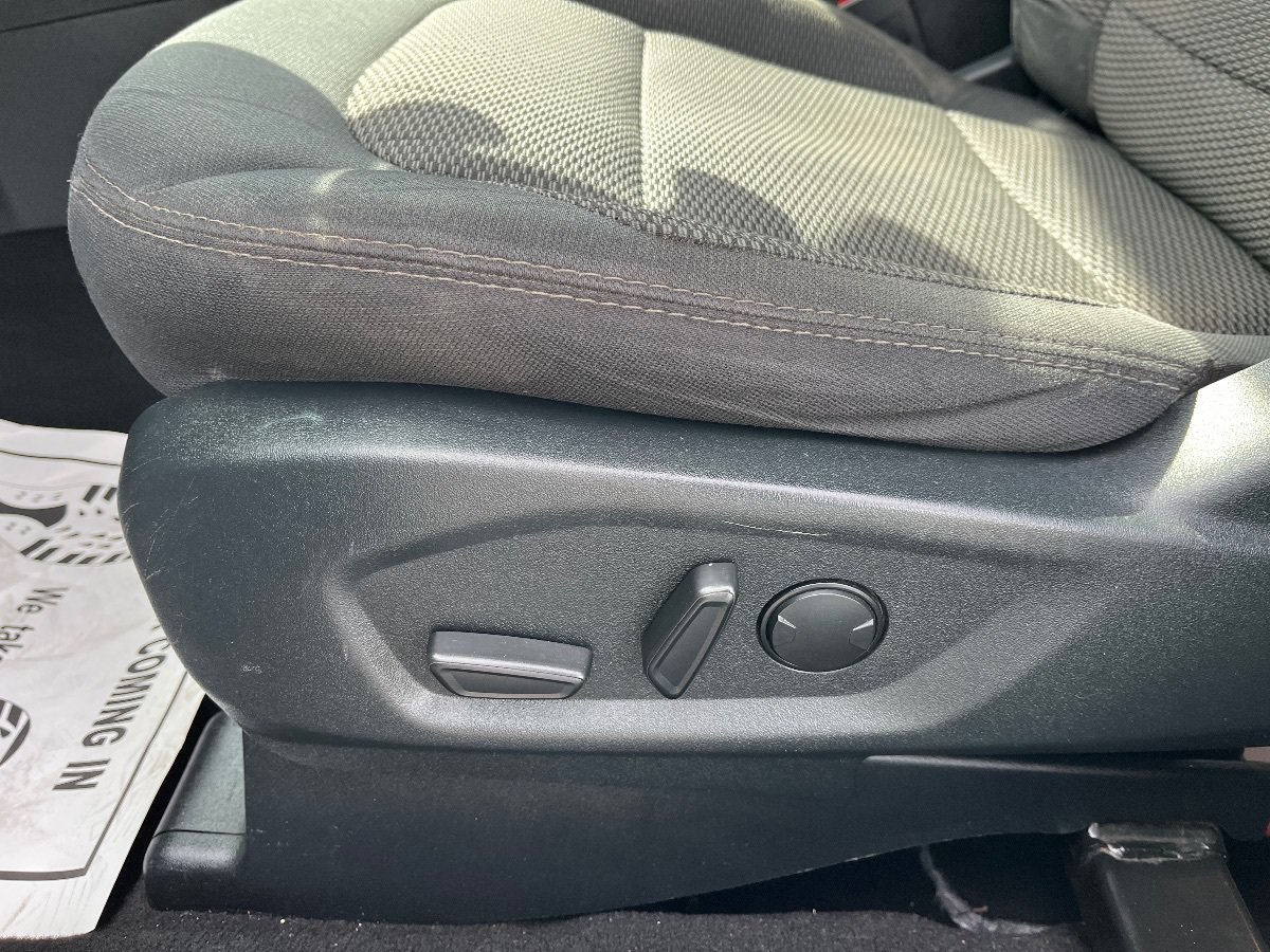 Used 2019 Ford Explorer XLT FWD image 25