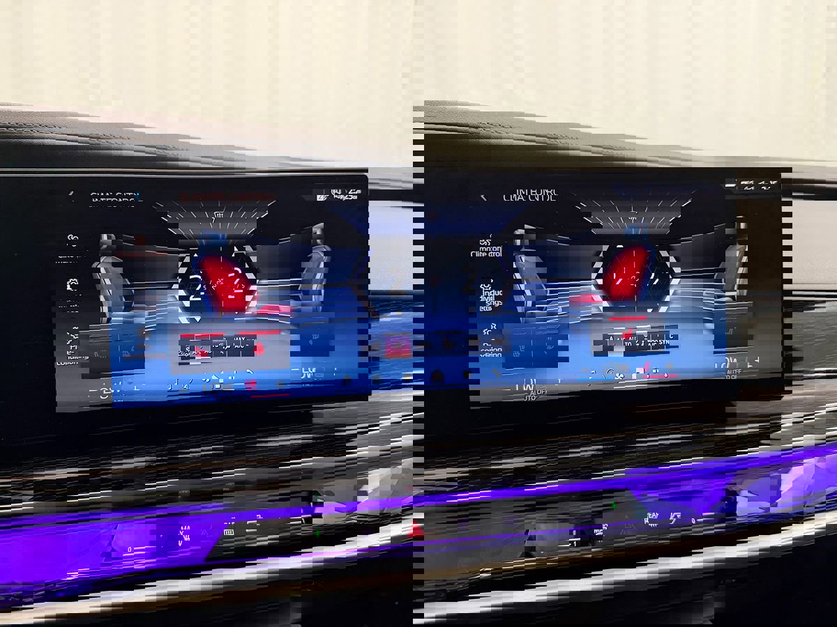 Used 2025 BMW 740i xDrive image 63