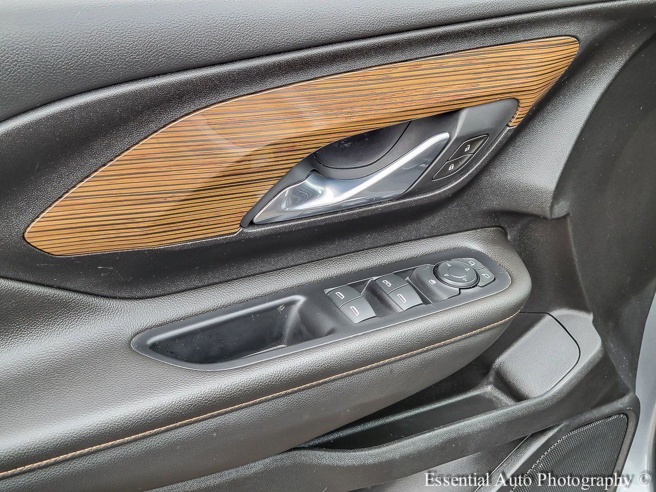 Used 2020 GMC Terrain SLE w/ Driver Convenience Package image 13