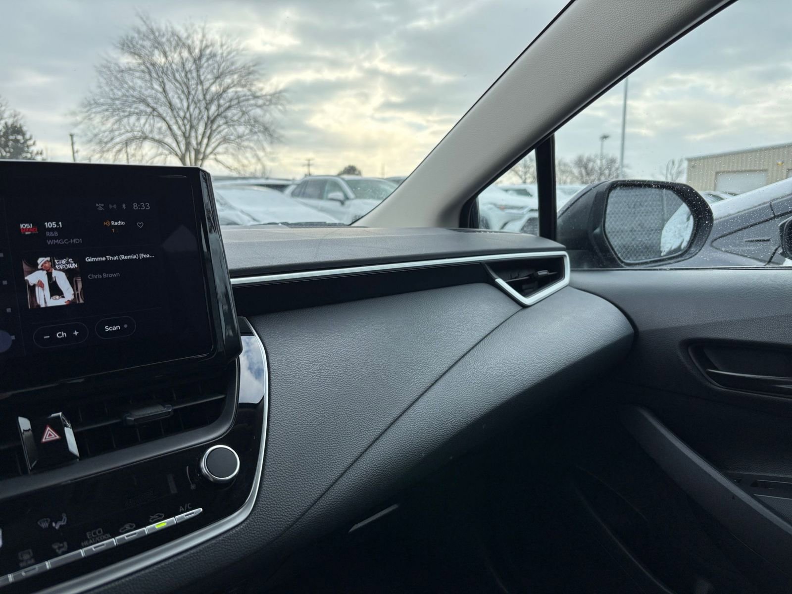 Used 2025 Toyota Corolla LE image 34