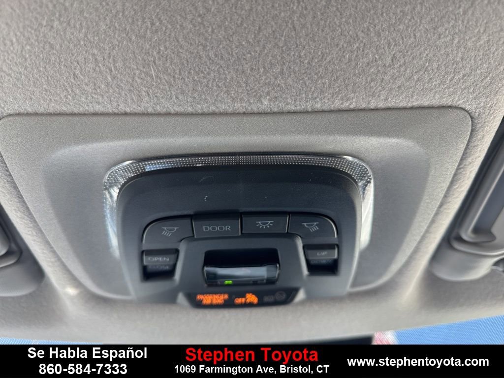 Used 2026 Toyota Corolla Cross XLE AWD/4WD image 22