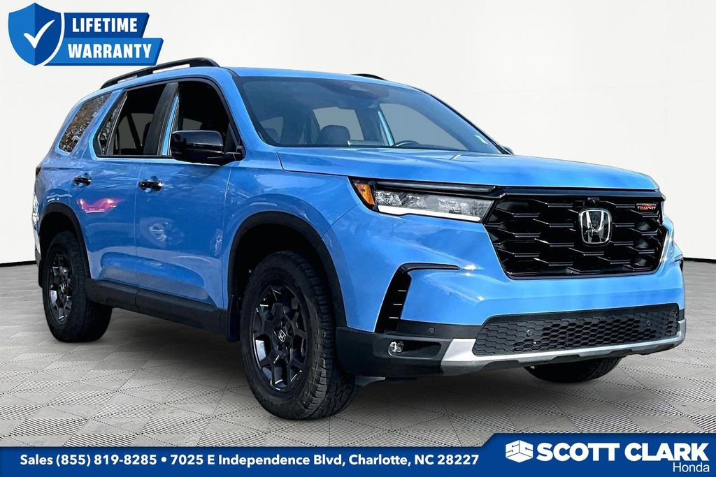 Used 2024 Honda Pilot TrailSport image 1