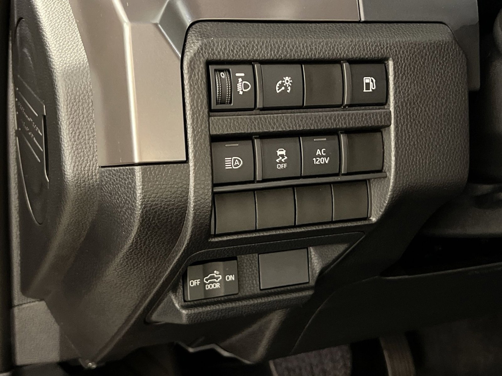 Used 2025 Toyota Tacoma TRD Off-Road AWD/4WD image 31