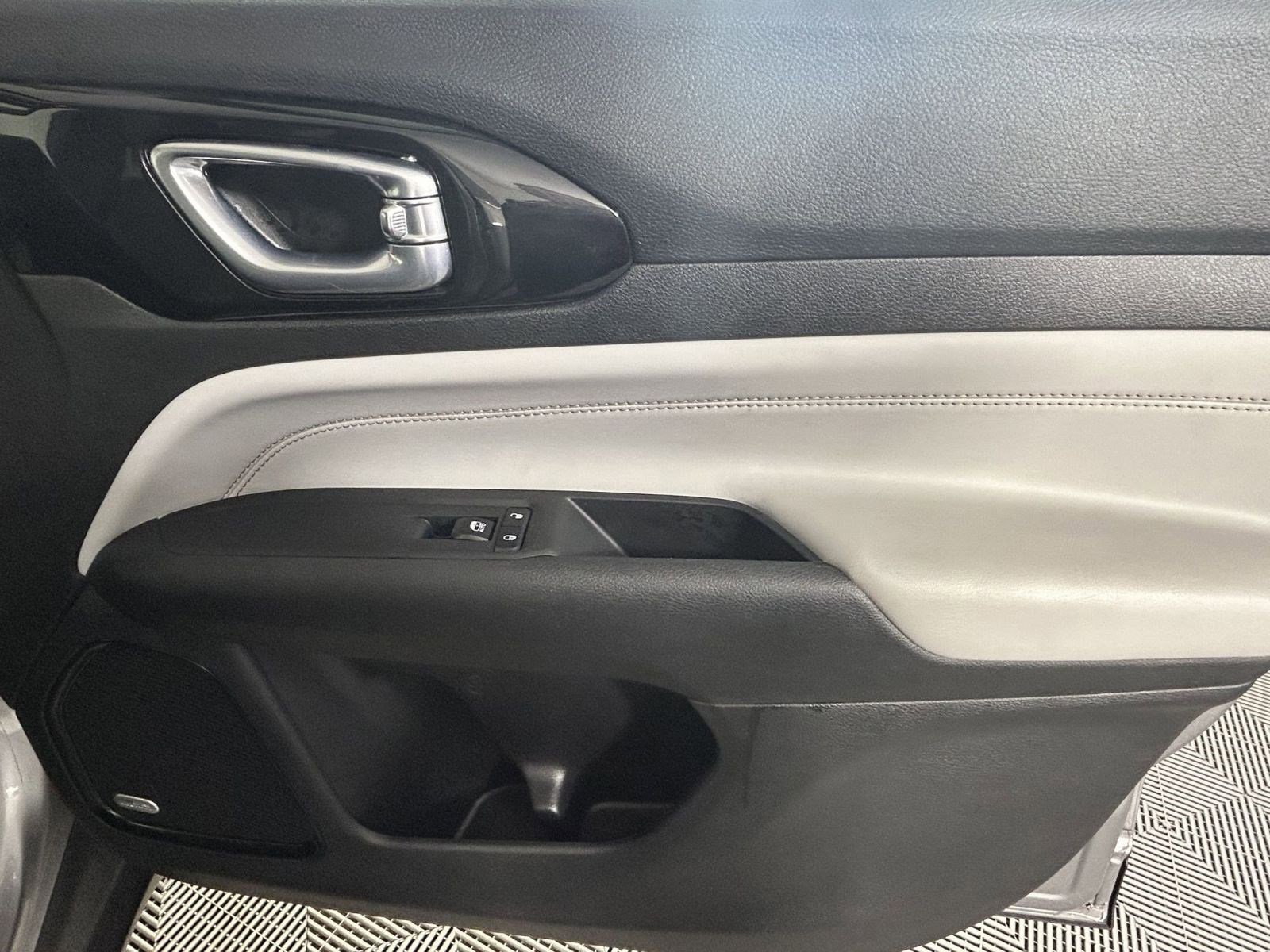 Used 2023 Jeep Compass Limited w/ Sun and Sound Group image 16