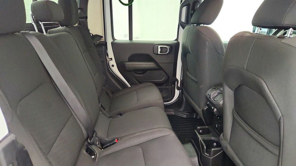 Used 2023 Jeep Gladiator Overland AWD/4WD image 23