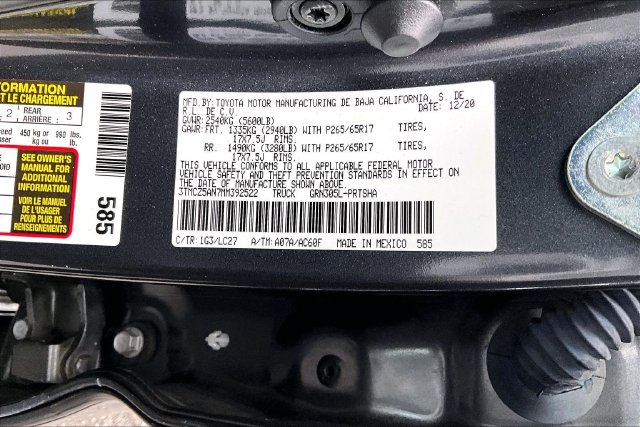 Used 2021 Toyota Tacoma TRD Sport w/ TRD Premium Sport Package AWD/4WD image 4