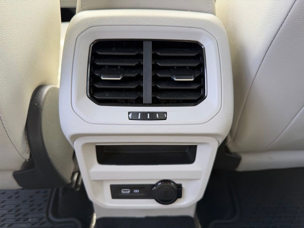 Used 2023 Volkswagen Tiguan SE R-Line image 11