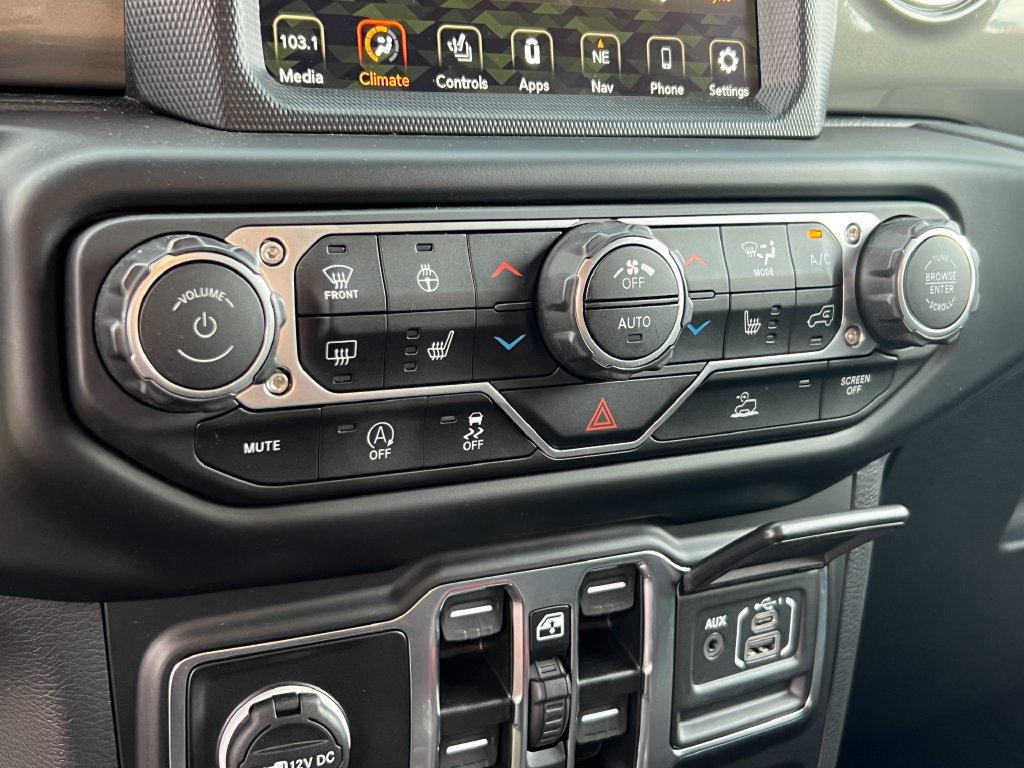 Used 2023 Jeep Wrangler Unlimited Sahara AWD/4WD image 34