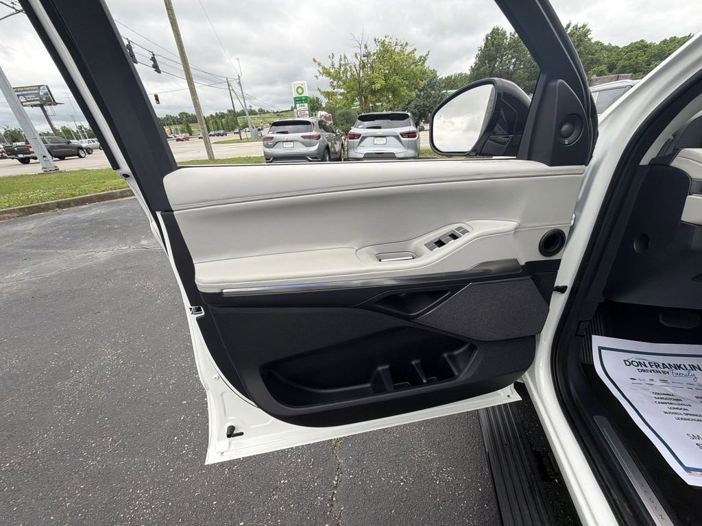 Used 2025 Lincoln Navigator L Reserve AWD/4WD image 13