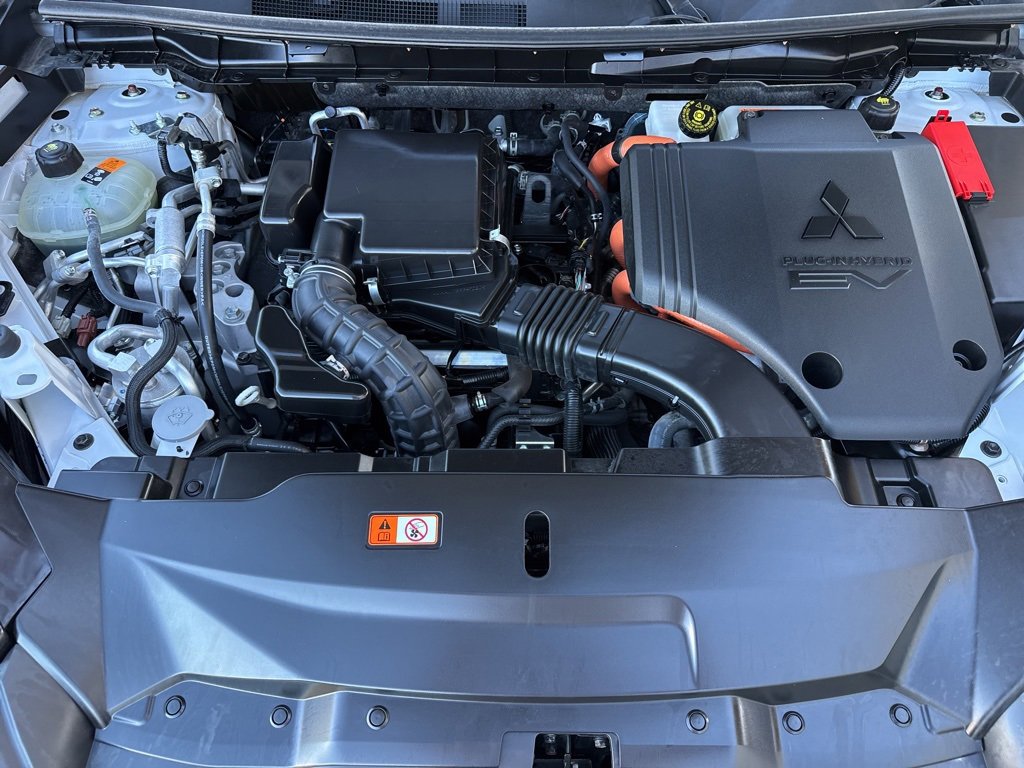 Used 2025 Mitsubishi Outlander SE image 32