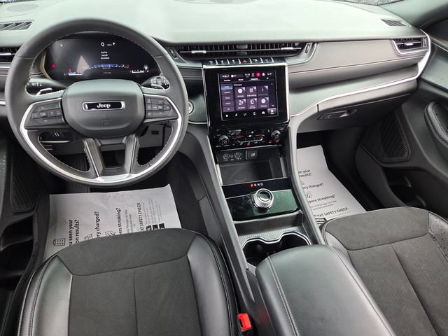 Used 2025 Jeep Grand Cherokee L Altitude RWD image 9