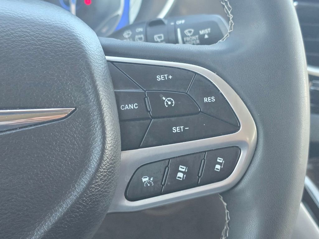 Certified 2023 Chrysler Pacifica Touring-L image 38