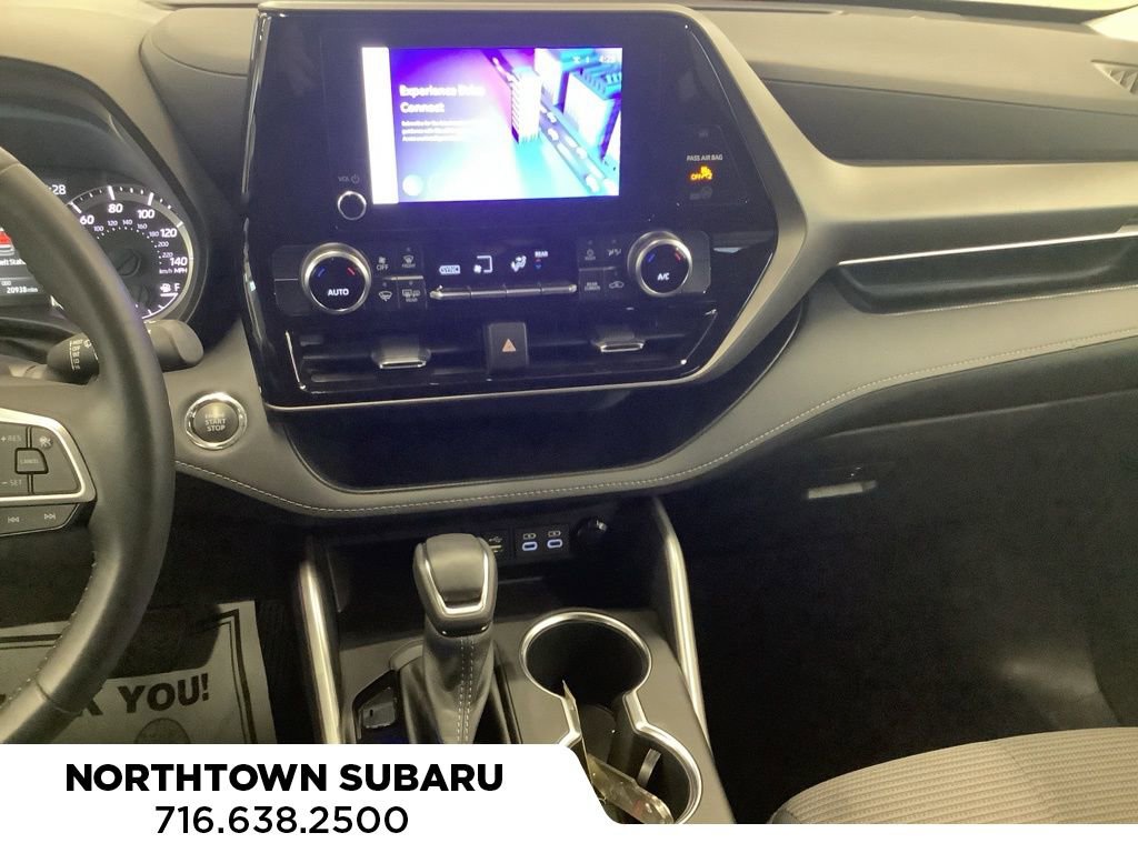 Used 2023 Toyota Highlander LE image 9