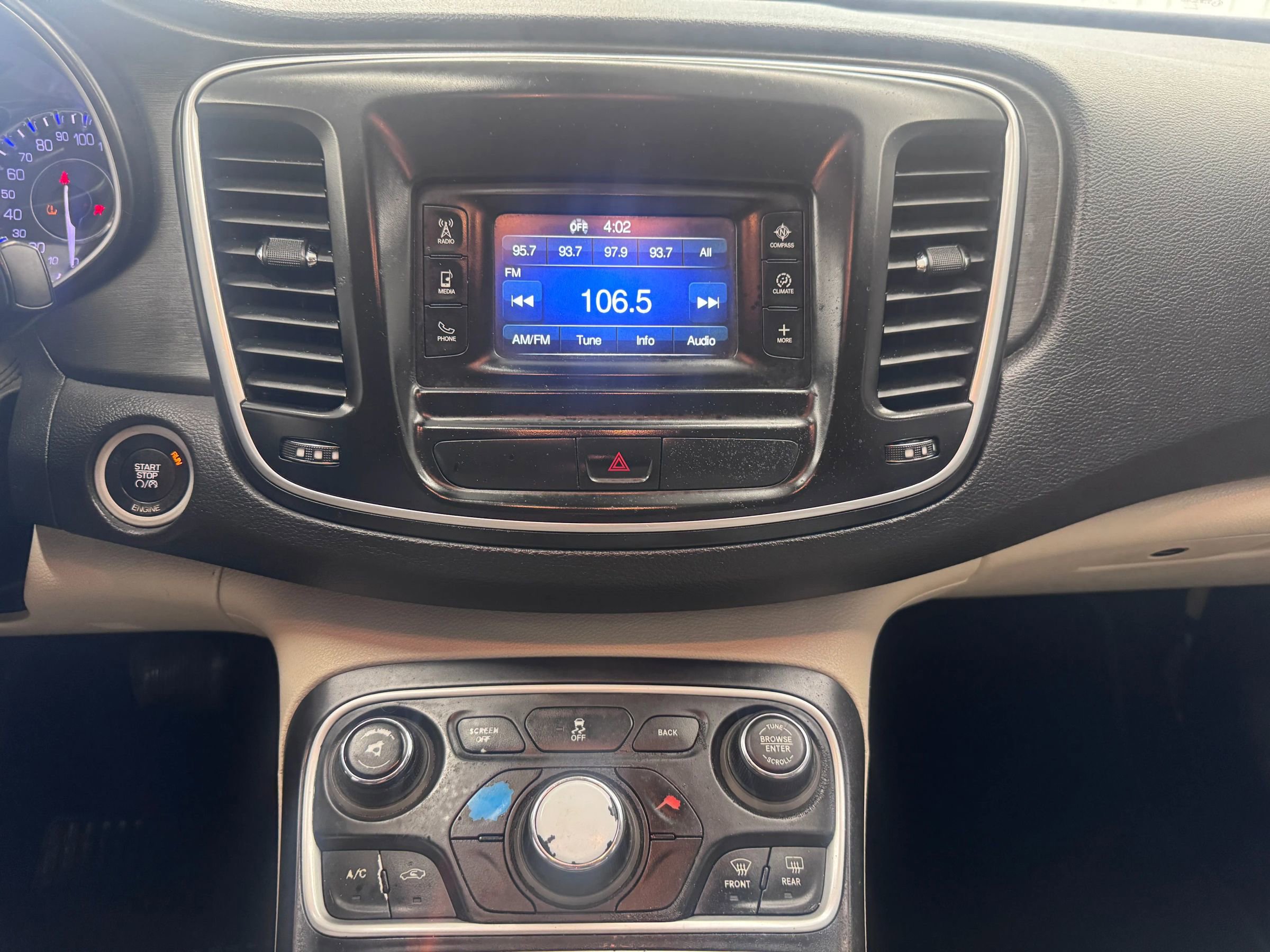 Used 2016 Chrysler 200 Limited image 17