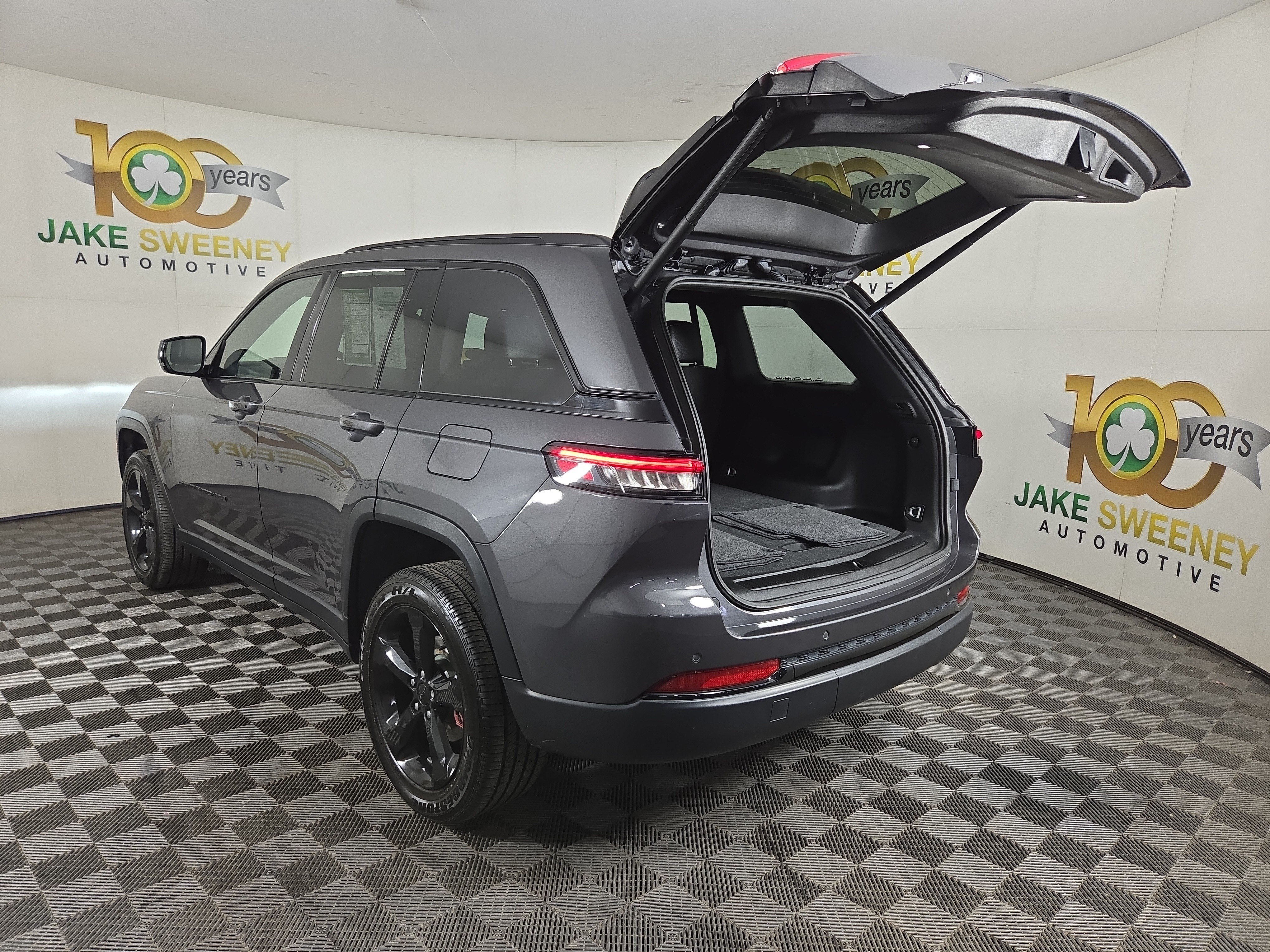 Used 2023 Jeep Grand Cherokee Altitude AWD/4WD image 33