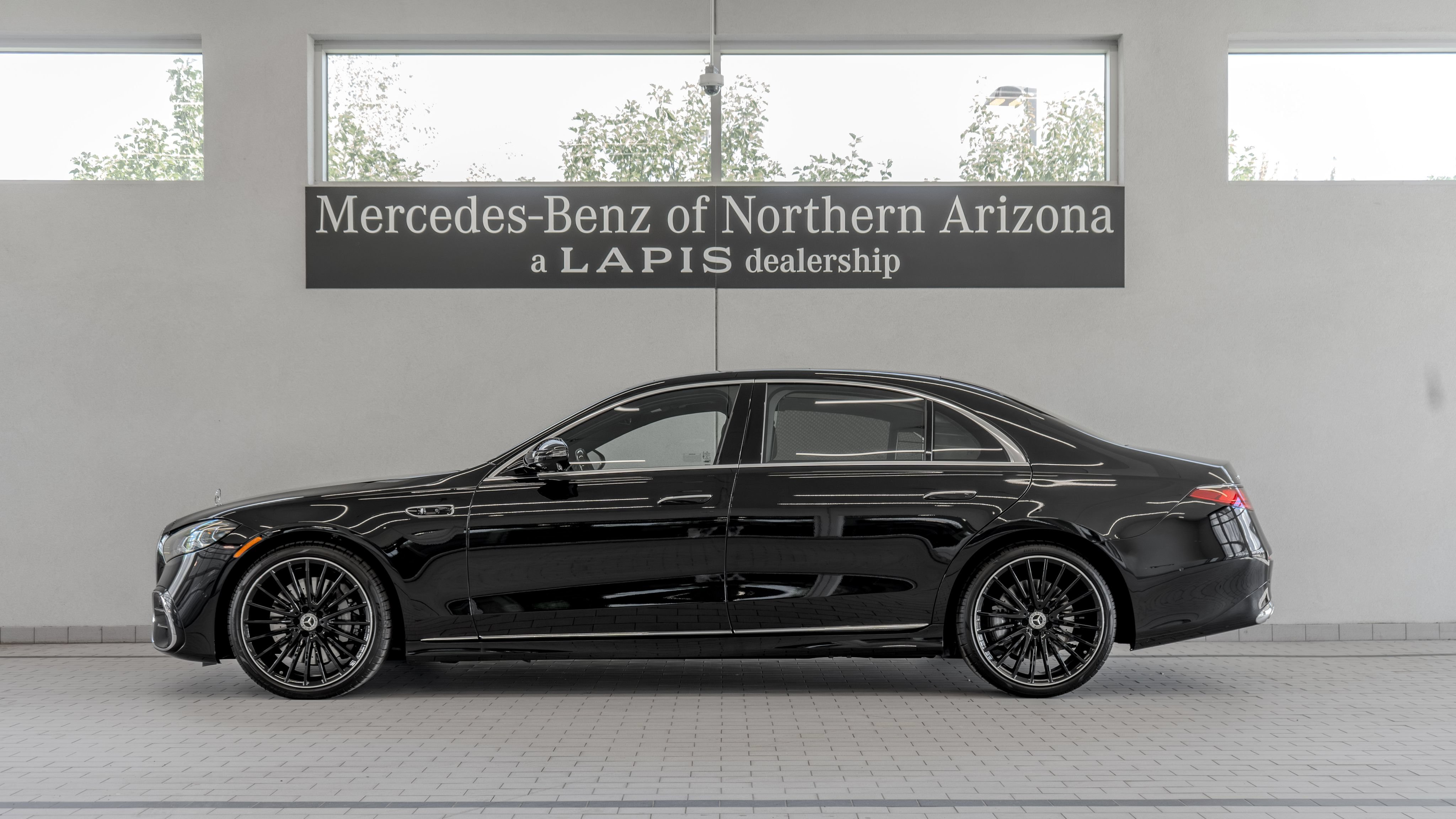 New 2027 Mercedes-Benz S 580 4MATIC Sedan image 2