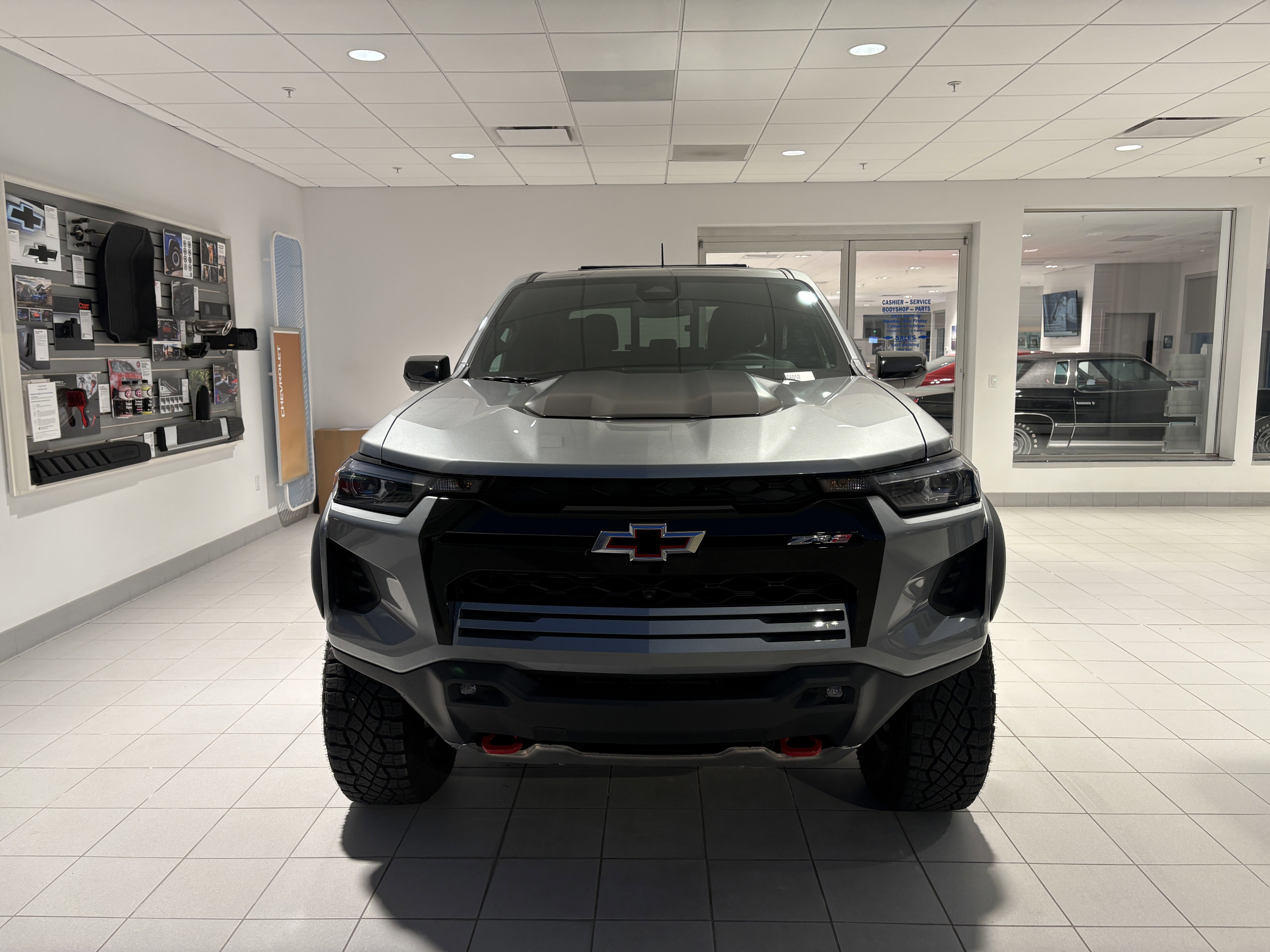 Used 2025 Chevrolet Colorado ZR2 w/ Midnight Edition image 7