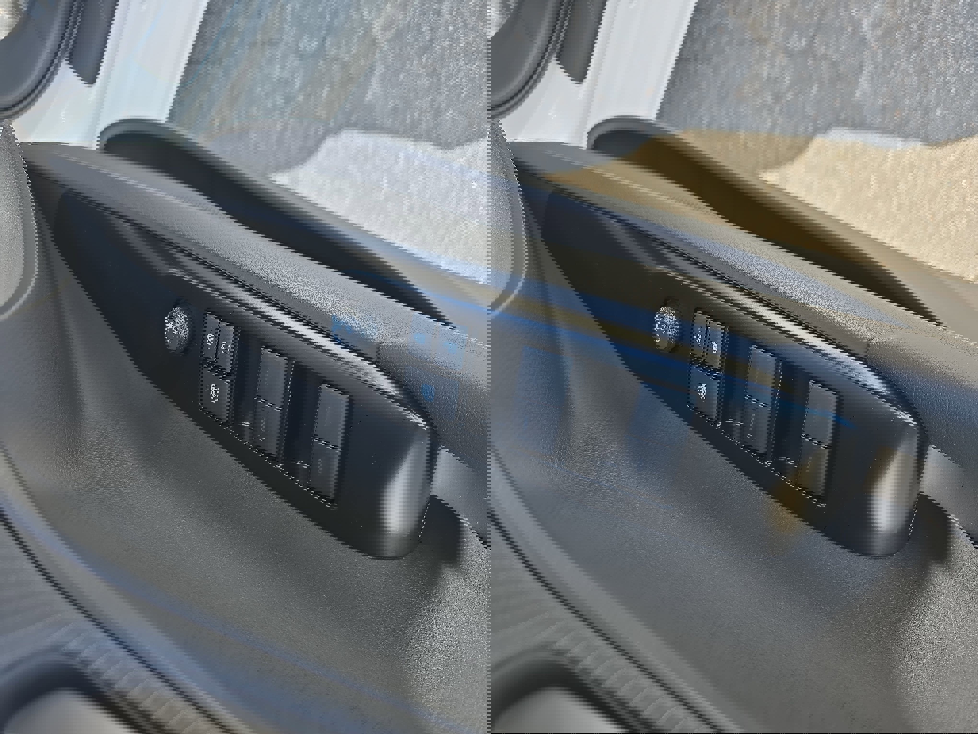 Used 2025 Toyota Camry SE w/ Convenience Package image 27