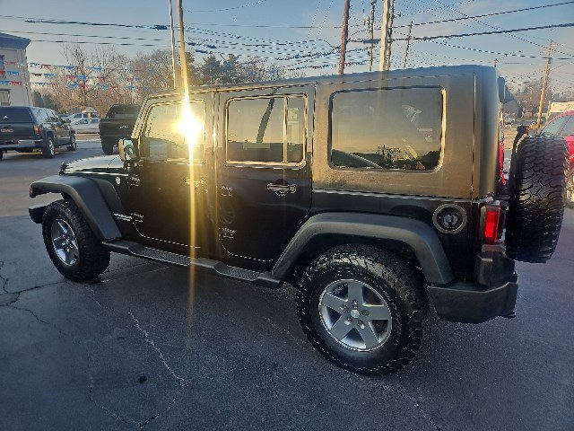 Used 2010 Jeep Wrangler Unlimited Rubicon w/ Dual Top Group AWD/4WD image 5