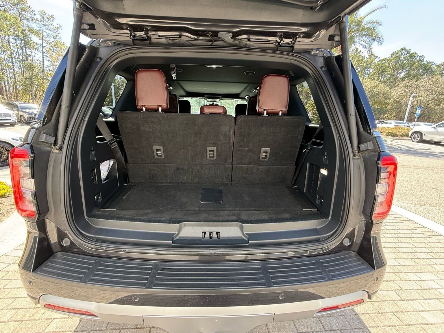 Used 2024 Ford Expedition Limited image 27