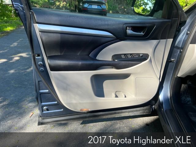 Used 2017 Toyota Highlander XLE AWD/4WD image 9