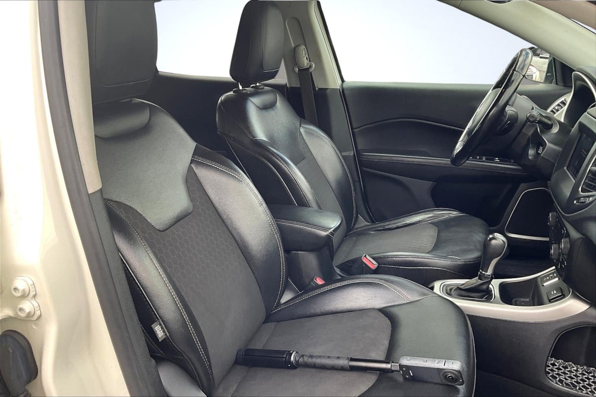 Used 2020 Jeep Compass Latitude FWD image 7
