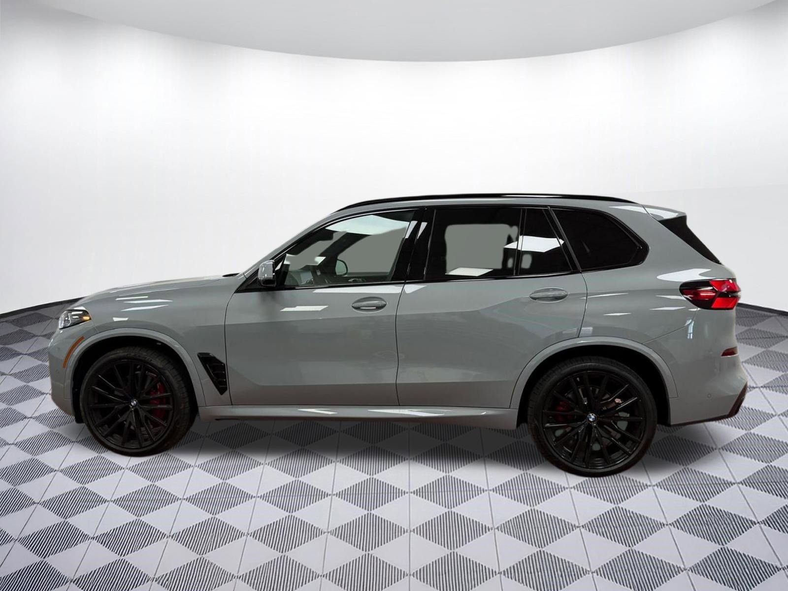 Used 2026 BMW X5 xDrive40i w/ M Sport Package image 2