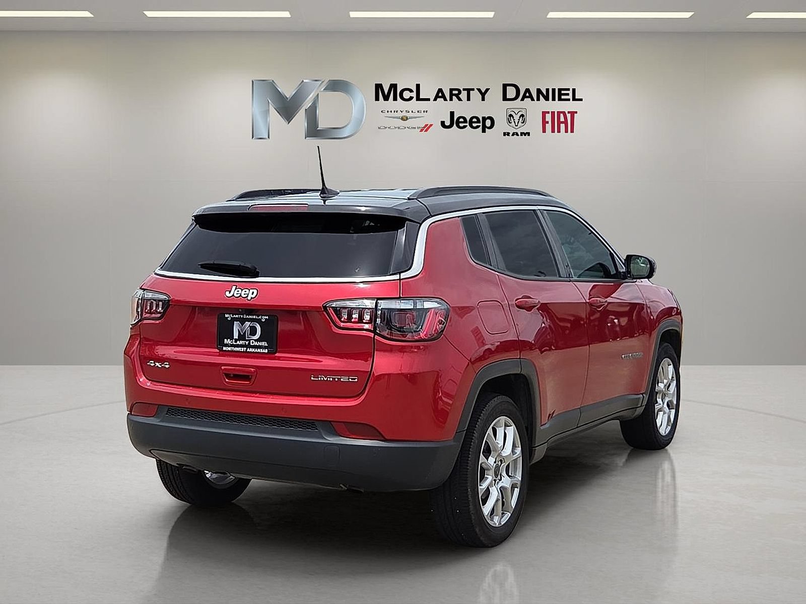 Used 2025 Jeep Compass Limited AWD/4WD image 5