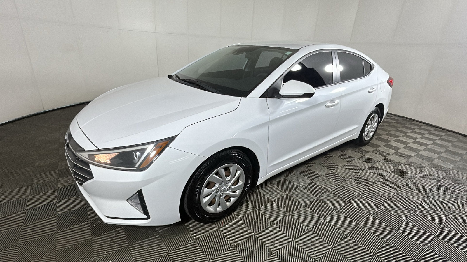 Used 2020 Hyundai Elantra SE w/ Cargo Package (C1) FWD image 8