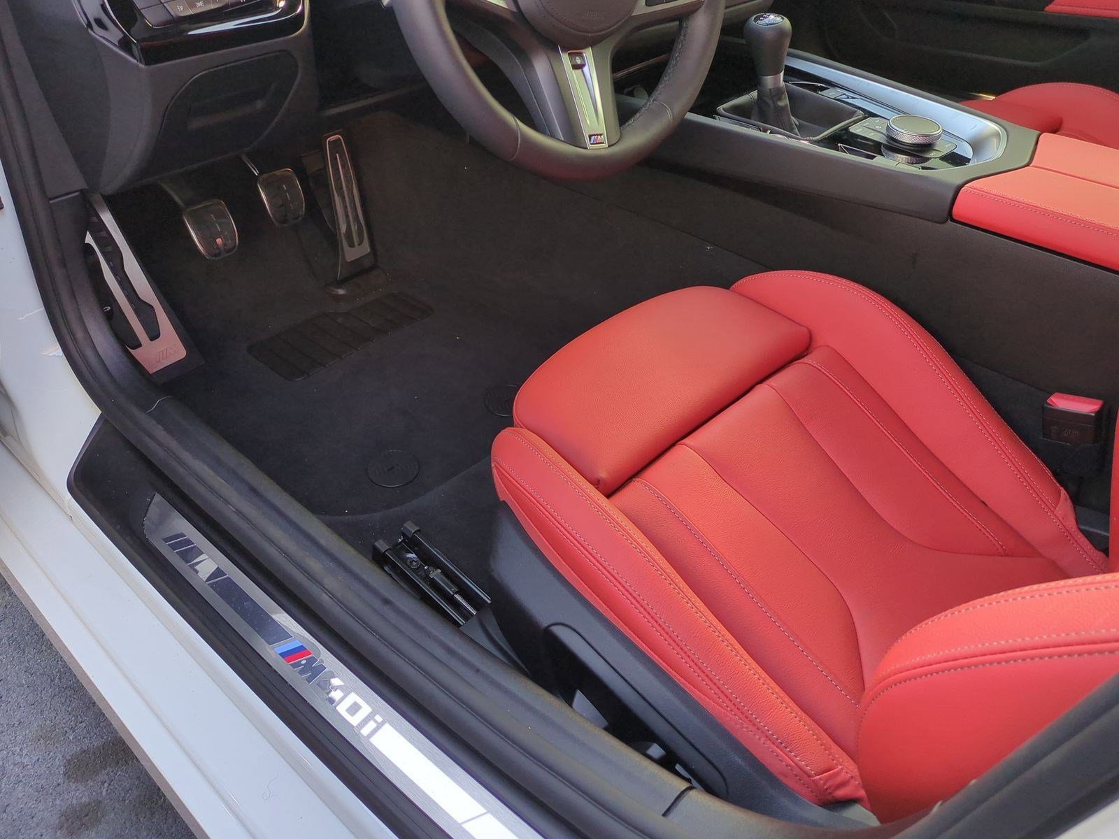 Used 2026 BMW Z4 M40i w/ Shadowloine Package image 17