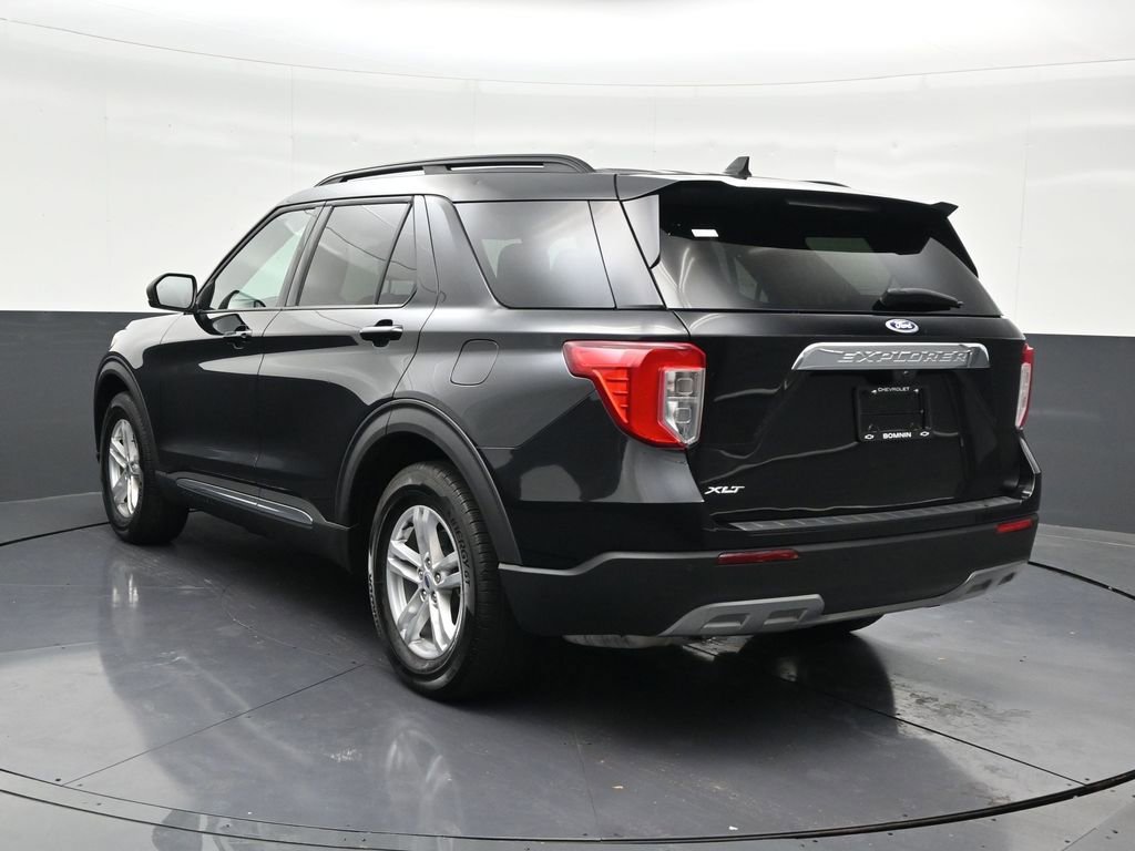 Used 2024 Ford Explorer XLT w/ Equipment Group 202A RWD image 3