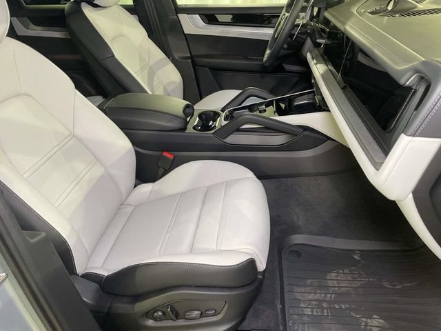 New 2026 Porsche Cayenne E-Hybrid Coupe AWD/4WD image 23