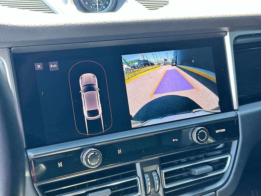 Certified 2023 Porsche Macan AWD/4WD image 17