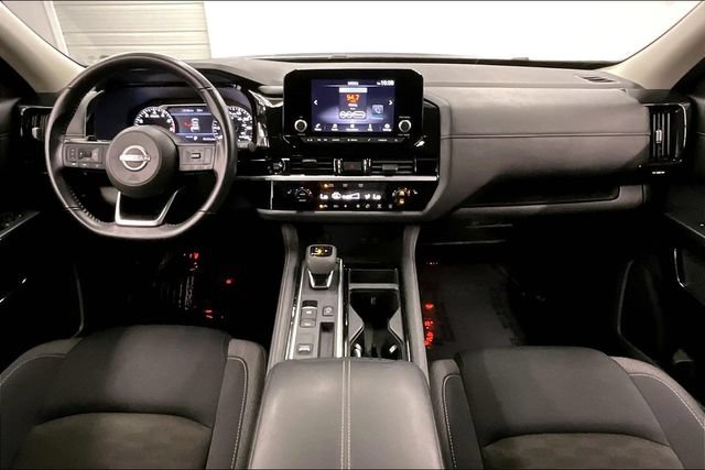 Used 2025 Nissan Pathfinder SV FWD image 17