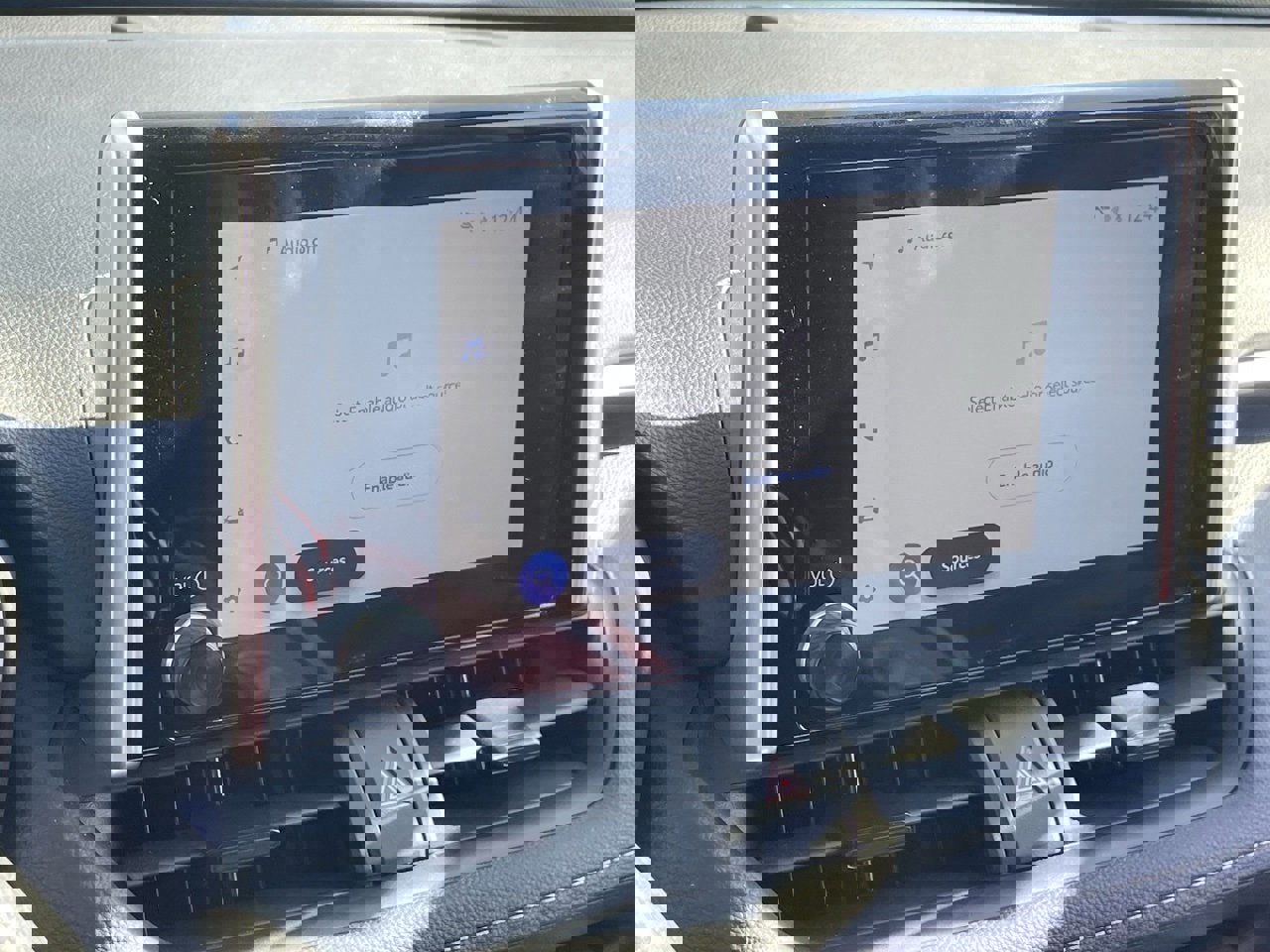 Used 2025 Toyota RAV4 XLE image 6