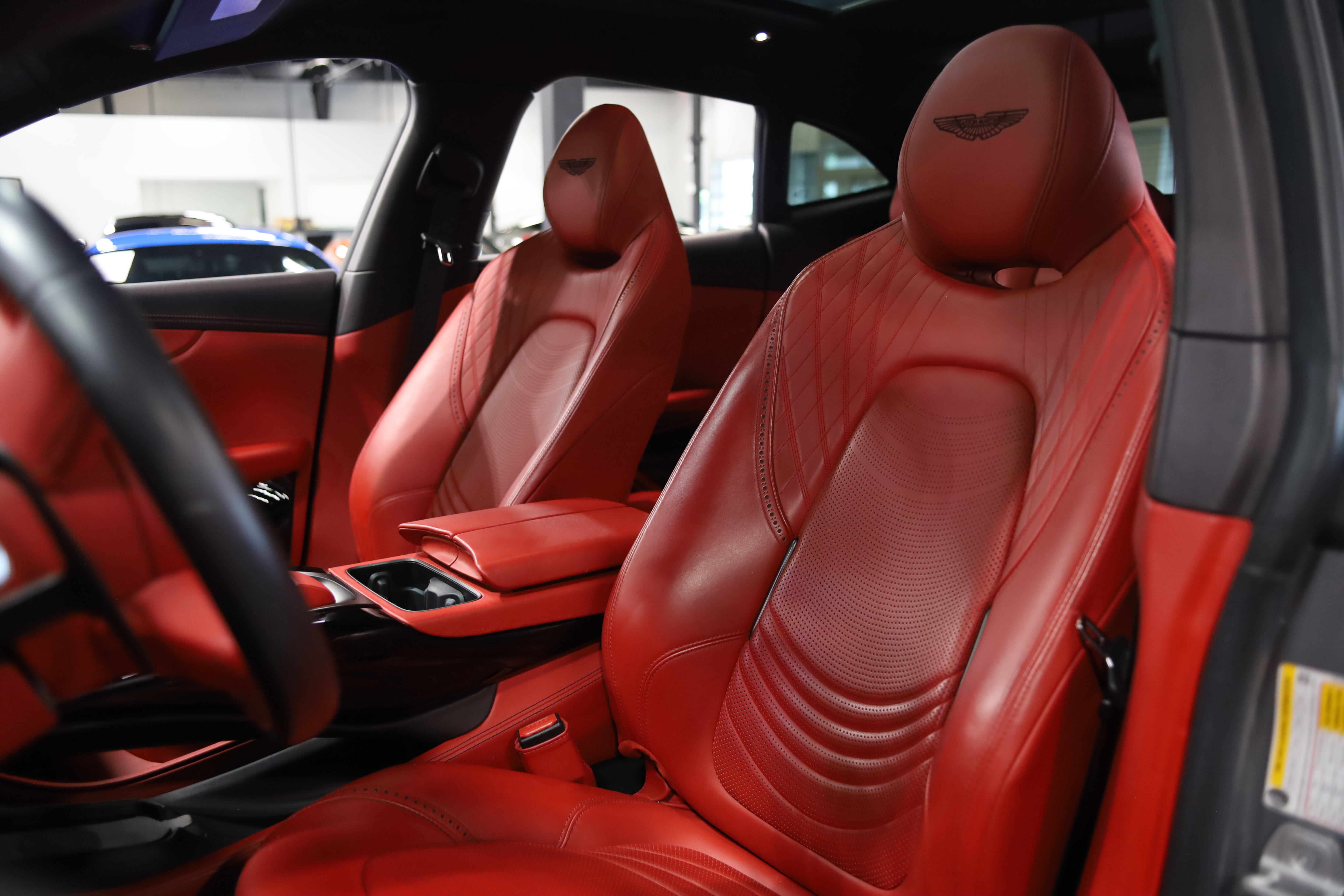 Used 2022 Aston Martin DBX AWD/4WD image 17